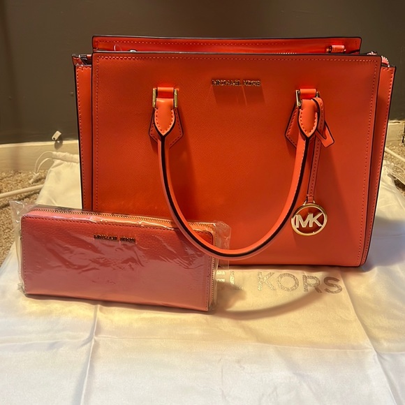 Michael Kors Handbags - Reserved for TRADE-Michael Kors large hope satchel w/ matching large wallet !!